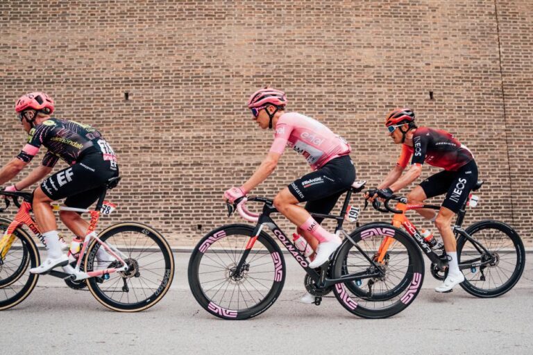 Geraint Thomas finds Tadej Pogačar’s 7.2 W/kg power output for 20 minutes incredible, admitting he can only sustain that level for 7 minutes at his peak, which raises doping discussions and more on the live blog.