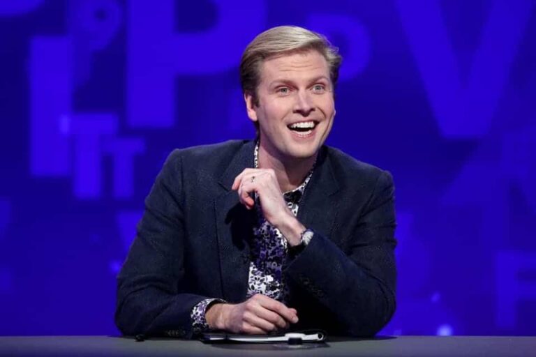 ABC removes comedian Mark Humphries from 7.30 due to budget cuts