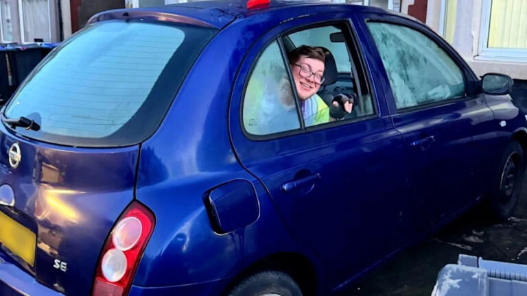 Locksmith Gets Locked Inside Customer’s Car and Needs to Be Rescued